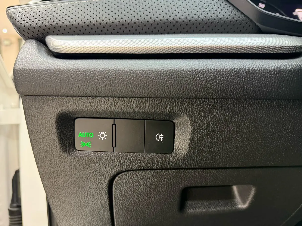 2022 Skoda Octavia 1.4T 150HP L4 7DCT,autocango,china used car exporter,china ev exporter,chinese used car exporter,chinese used ev exporter