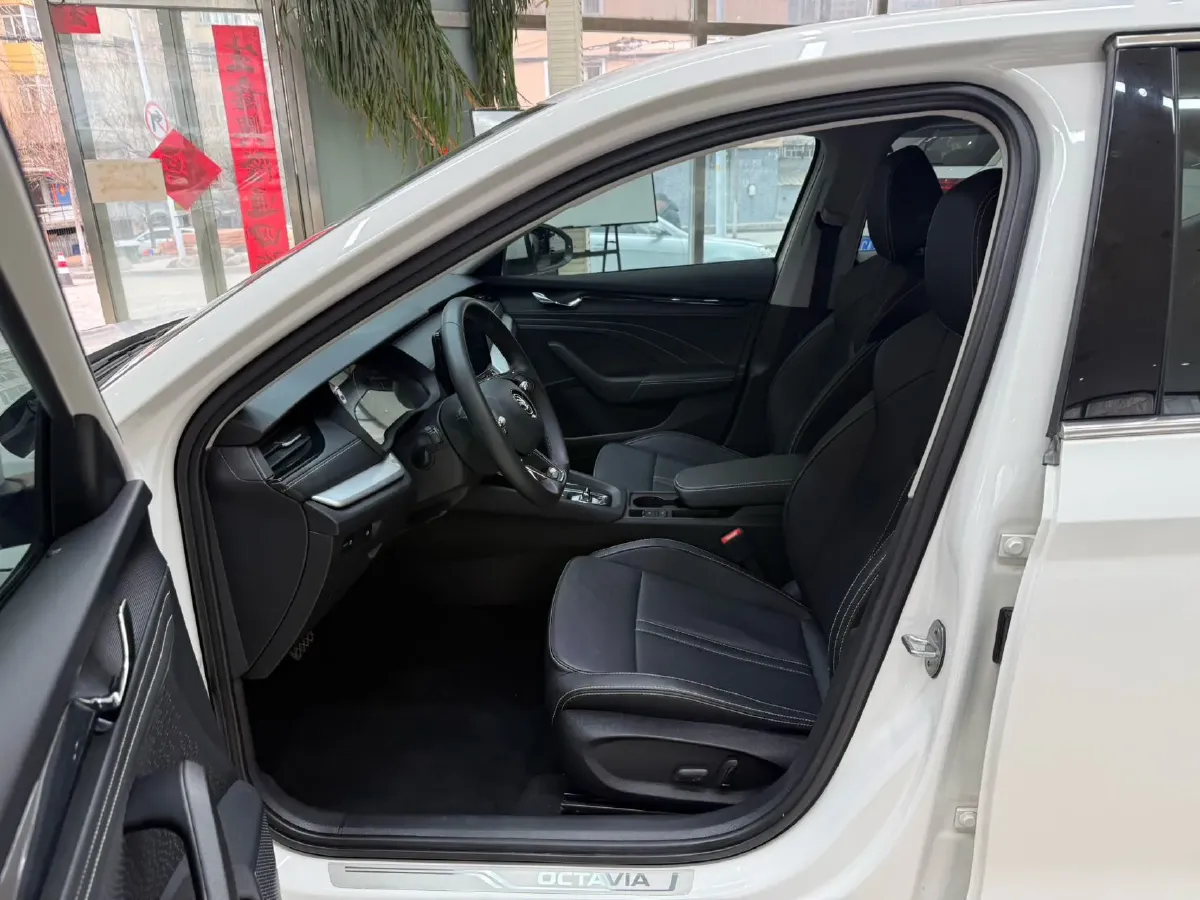 2022 Skoda Octavia 1.4T 150HP L4 7DCT,autocango,china used car exporter,china ev exporter,chinese used car exporter,chinese used ev exporter