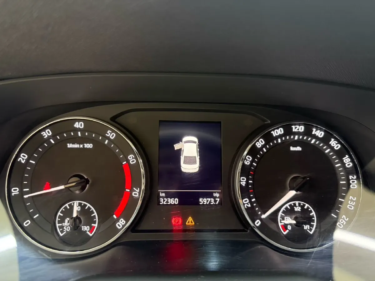 2022 Skoda Octavia 1.4T 150HP L4 7DCT,autocango,china used car exporter,china ev exporter,chinese used car exporter,chinese used ev exporter