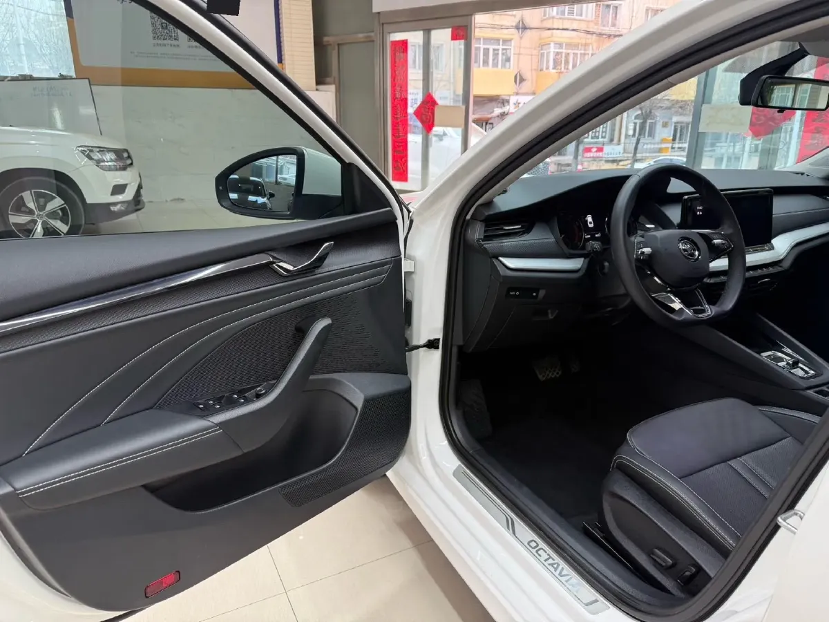 2022 Skoda Octavia 1.4T 150HP L4 7DCT,autocango,china used car exporter,china ev exporter,chinese used car exporter,chinese used ev exporter