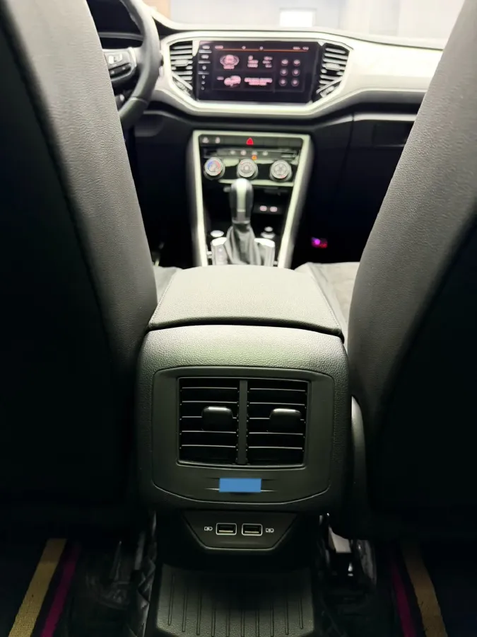 2022 Volkswagen T-Roc 1.4T 150HP L4 7DCT,autocango,china used car exporter,china ev exporter,chinese used car exporter,chinese used ev exporter