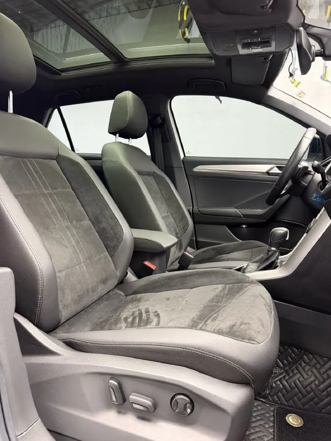 2022 Volkswagen T-Roc 1.4T 150HP L4 7DCT,autocango,china used car exporter,china ev exporter,chinese used car exporter,chinese used ev exporter