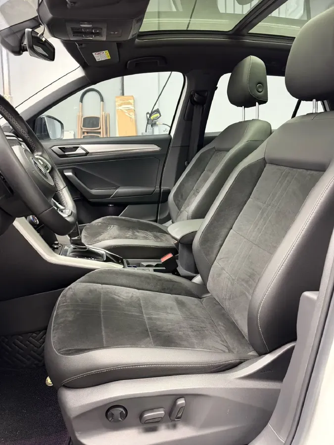 2022 Volkswagen T-Roc 1.4T 150HP L4 7DCT,autocango,china used car exporter,china ev exporter,chinese used car exporter,chinese used ev exporter