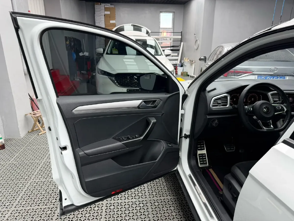 2022 Volkswagen T-Roc 1.4T 150HP L4 7DCT,autocango,china used car exporter,china ev exporter,chinese used car exporter,chinese used ev exporter