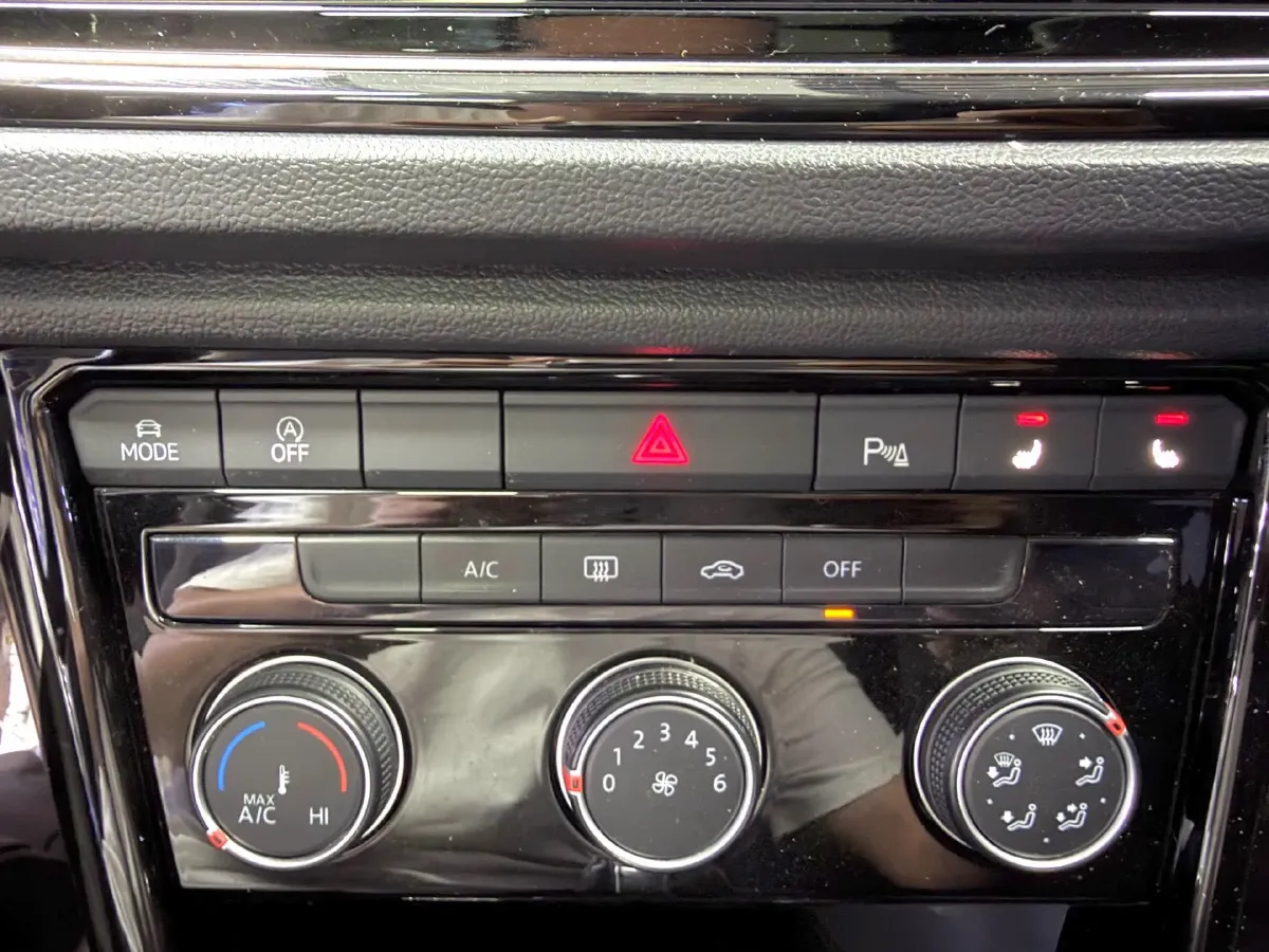 2022 Volkswagen T-Roc 1.4T 150HP L4 7DCT,autocango,china used car exporter,china ev exporter,chinese used car exporter,chinese used ev exporter