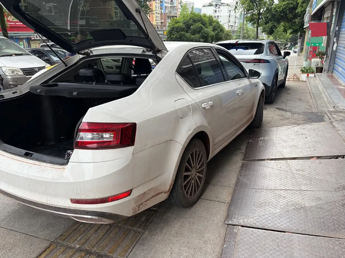 2019 Skoda Octavia 1.5L 116HP L4 5MT,autocango,china used car exporter,china ev exporter,chinese used car exporter,chinese used ev exporter