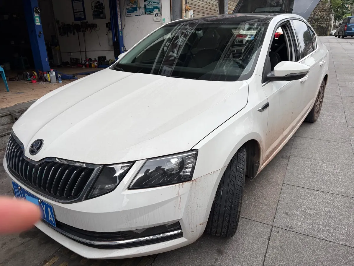 2019 Skoda Octavia 1.5L 116HP L4 5MT,autocango,china used car exporter,china ev exporter,chinese used car exporter,chinese used ev exporter