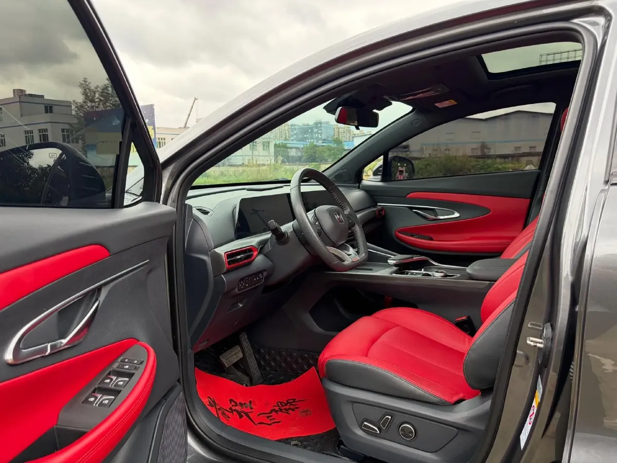 2020 ChangAn UNI-T 1.5T 180HP L4 7DCT,autocango,china used car exporter,china ev exporter,chinese used car exporter,chinese used ev exporter