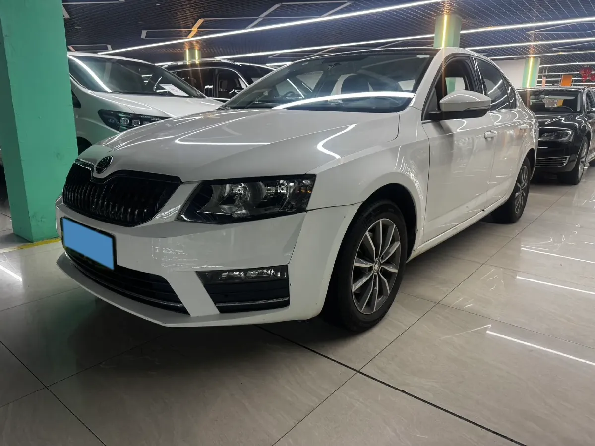 2018 Skoda Octavia 1.6L 110HP L4 6AT,autocango,china used car exporter,china ev exporter,chinese used car exporter,chinese used ev exporter