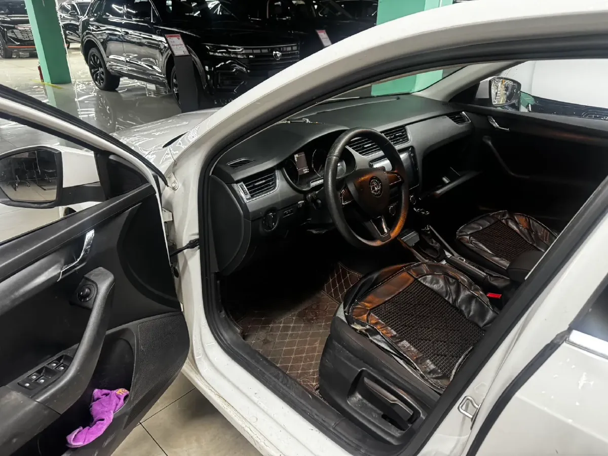 2018 Skoda Octavia 1.6L 110HP L4 6AT,autocango,china used car exporter,china ev exporter,chinese used car exporter,chinese used ev exporter