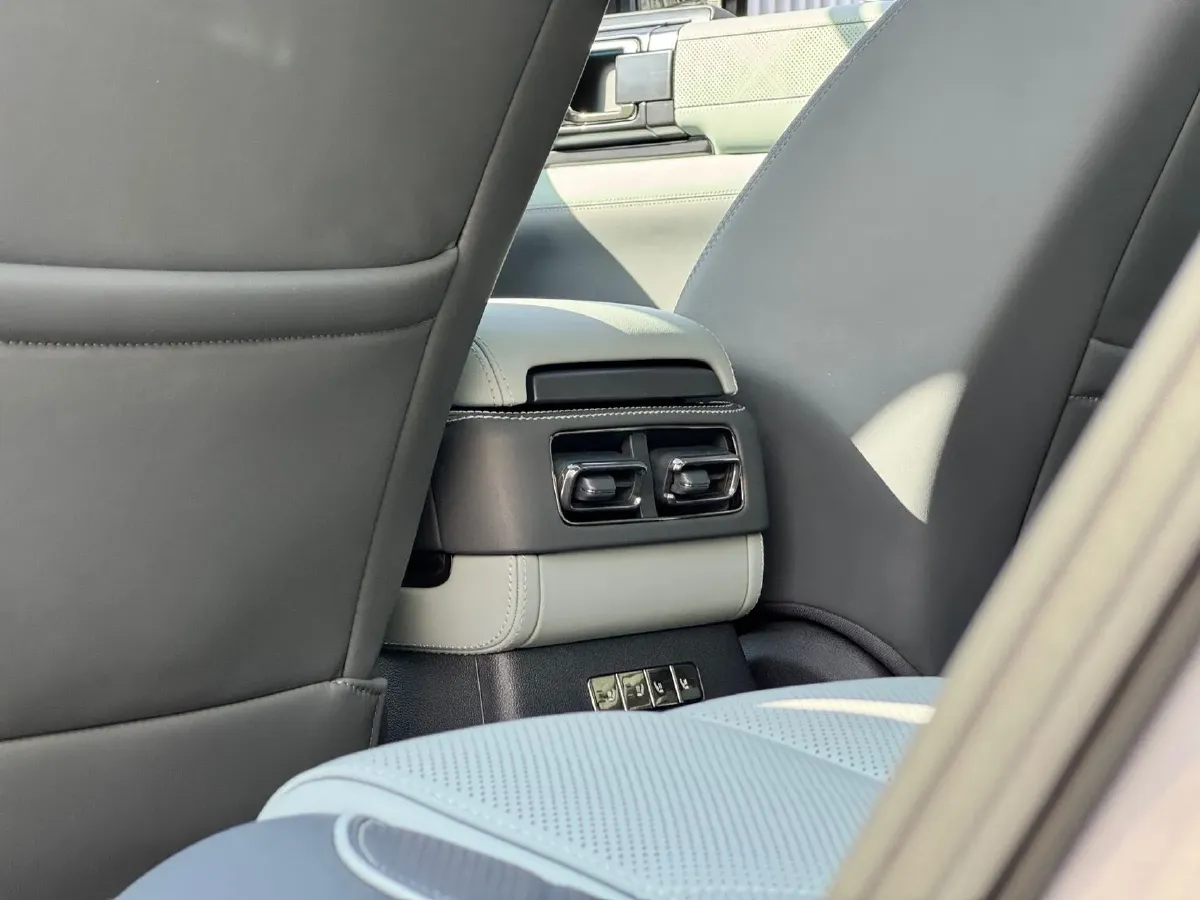 2025 FangChengBao Bao 5 1.5T 194HP L4 E-CVT PHEV 31.8KWH,autocango,china used car exporter,china ev exporter,chinese used car exporter,chinese used ev exporter