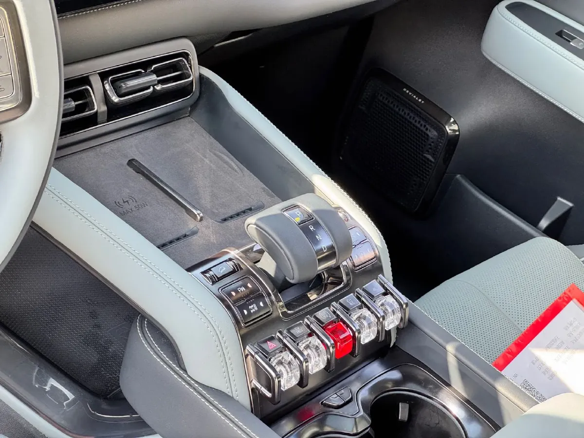 2025 FangChengBao Bao 5 1.5T 194HP L4 E-CVT PHEV 31.8KWH,autocango,china used car exporter,china ev exporter,chinese used car exporter,chinese used ev exporter