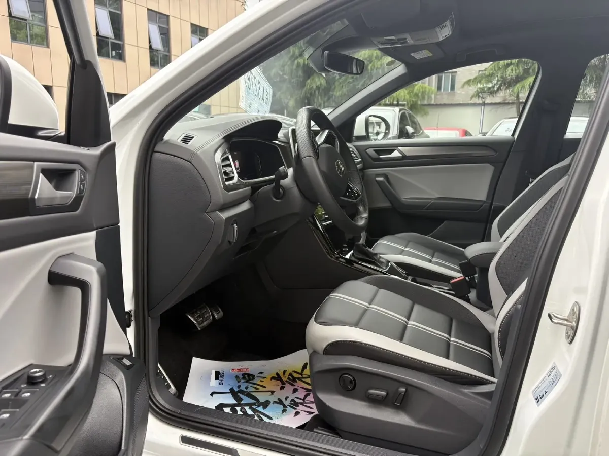 2024 Volkswagen T-Roc 1.5T 160HP L4 7DCT,autocango,china used car exporter,china ev exporter,chinese used car exporter,chinese used ev exporter