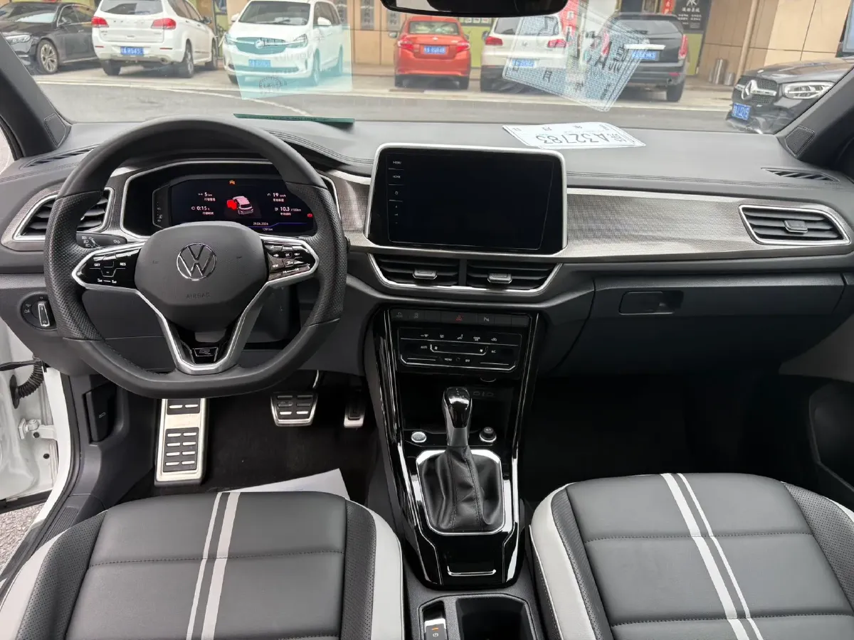 2024 Volkswagen T-Roc 1.5T 160HP L4 7DCT,autocango,china used car exporter,china ev exporter,chinese used car exporter,chinese used ev exporter