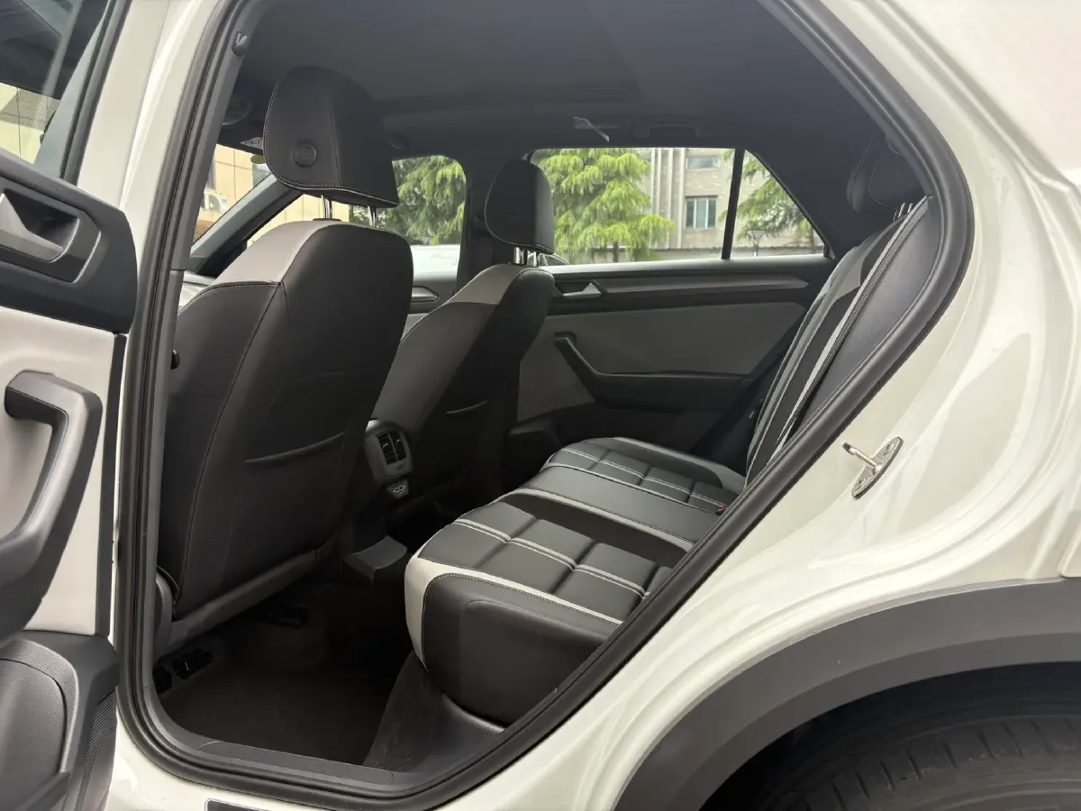 2024 Volkswagen T-Roc 1.5T 160HP L4 7DCT,autocango,china used car exporter,china ev exporter,chinese used car exporter,chinese used ev exporter