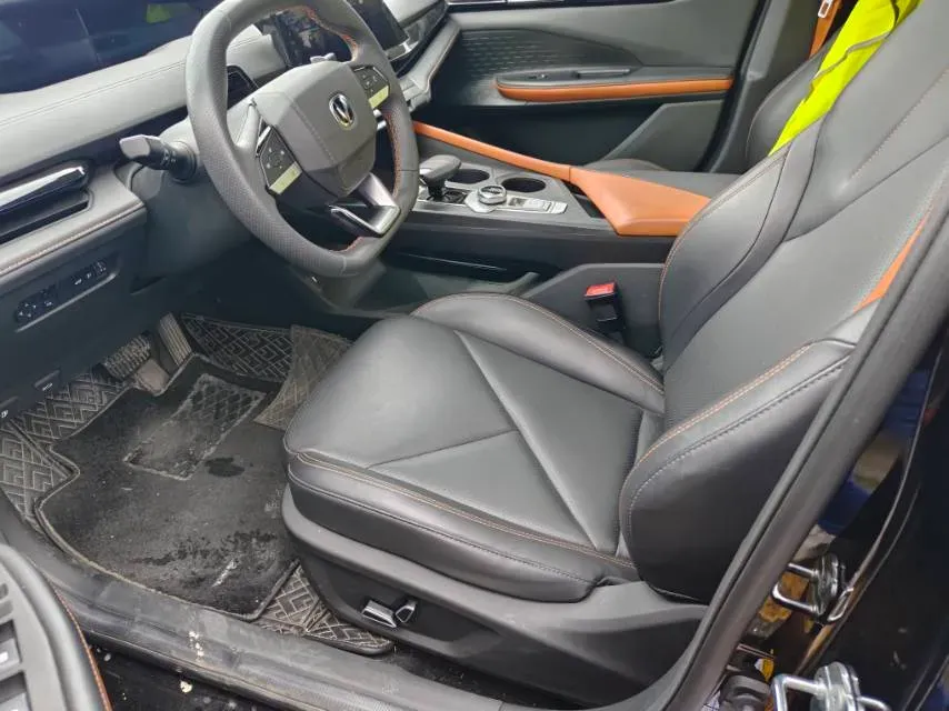 2022 ChangAn UNI-V 1.5T 188HP L4 7DCT,autocango,china used car exporter,china ev exporter,chinese used car exporter,chinese used ev exporter