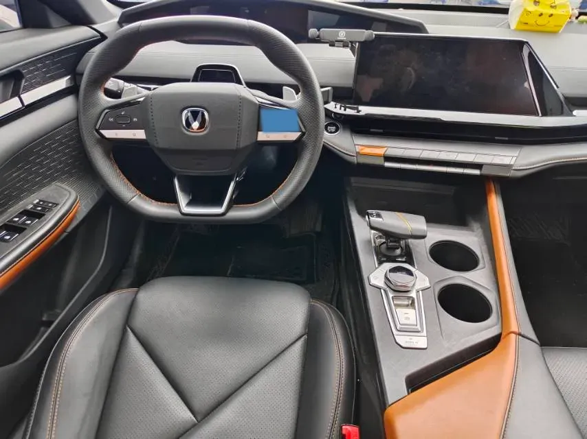 2022 ChangAn UNI-V 1.5T 188HP L4 7DCT,autocango,china used car exporter,china ev exporter,chinese used car exporter,chinese used ev exporter