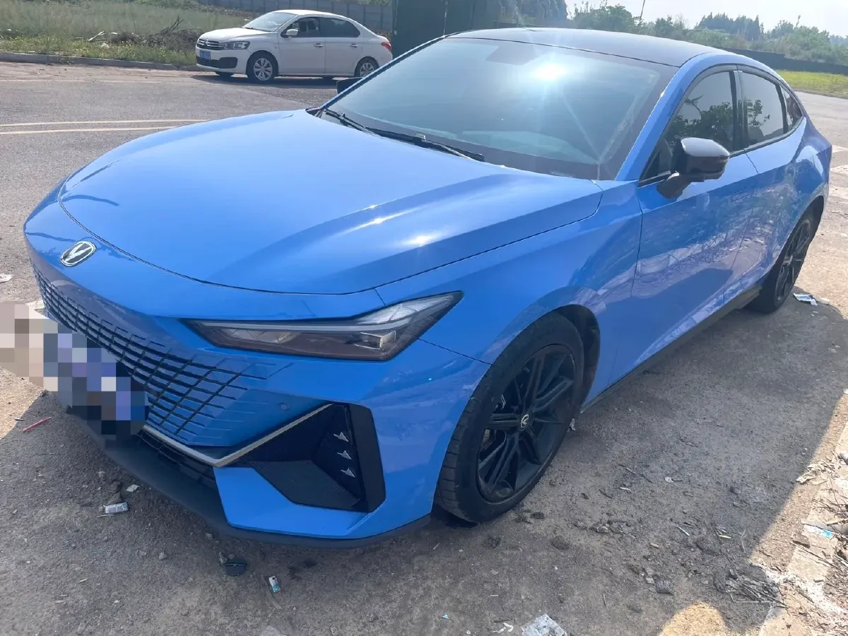 2022 ChangAn UNI-V 1.5T 188HP L4 7DCT,autocango,china used car exporter,china ev exporter,chinese used car exporter,chinese used ev exporter