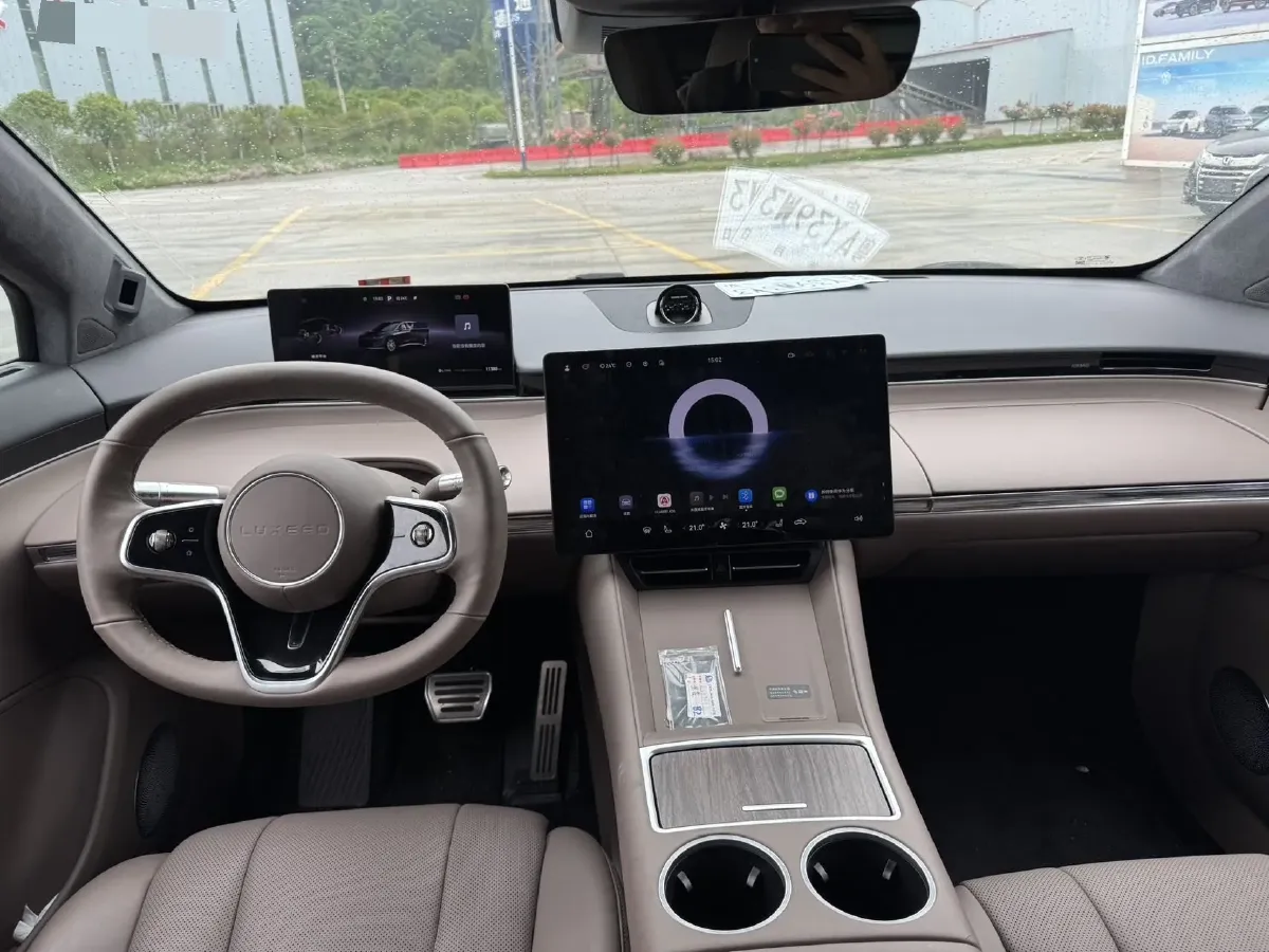 2025 Luxeed R7 REEV 156HP REEV 37KWH,autocango,china used car exporter,china ev exporter,chinese used car exporter,chinese used ev exporter