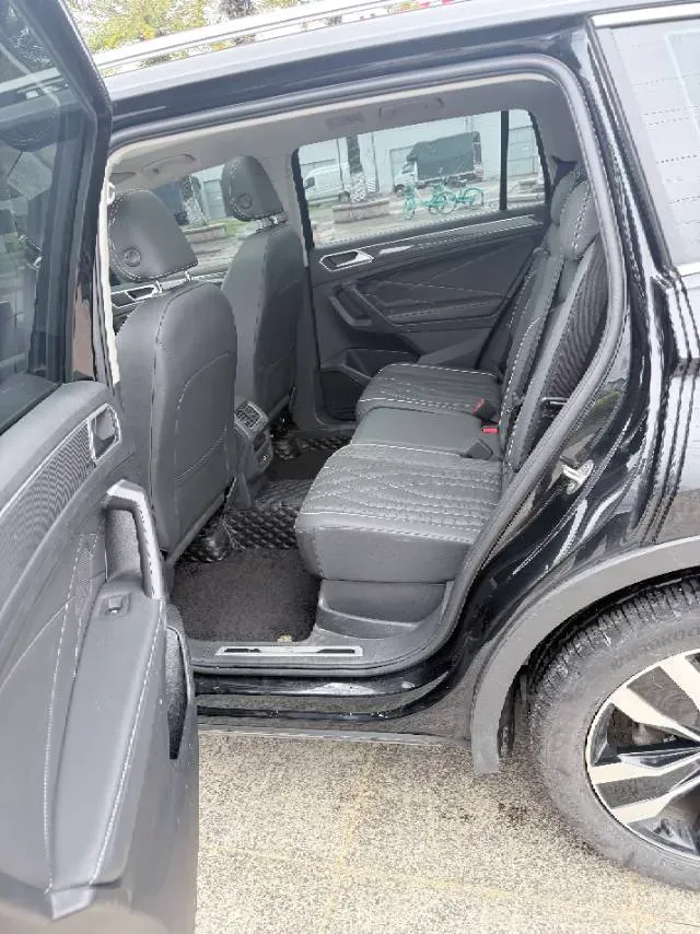 2024 Volkswagen Tiguan L 2.0T 186HP L4 7DCT,autocango,china used car exporter,china ev exporter,chinese used car exporter,chinese used ev exporter