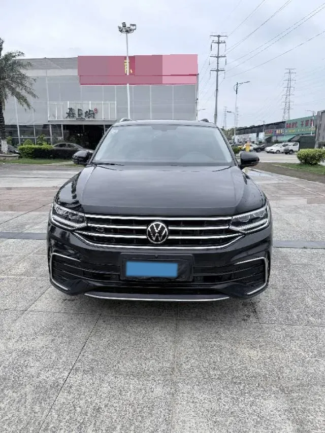 2024 Volkswagen Tiguan L 2.0T 186HP L4 7DCT,autocango,china used car exporter,china ev exporter,chinese used car exporter,chinese used ev exporter