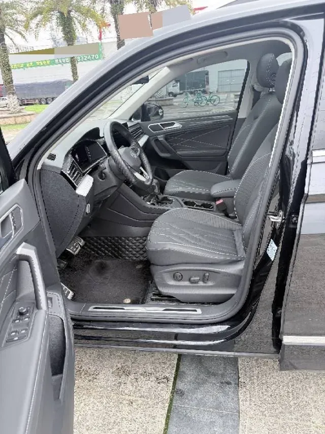 2024 Volkswagen Tiguan L 2.0T 186HP L4 7DCT,autocango,china used car exporter,china ev exporter,chinese used car exporter,chinese used ev exporter