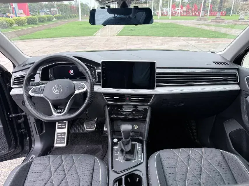 2024 Volkswagen Tiguan L 2.0T 186HP L4 7DCT,autocango,china used car exporter,china ev exporter,chinese used car exporter,chinese used ev exporter