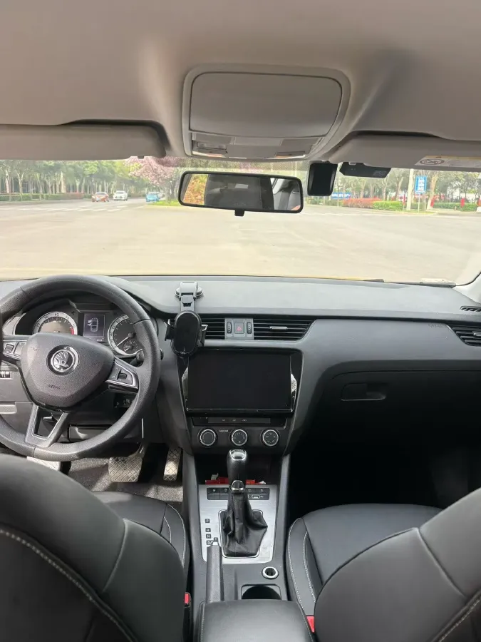 2021 Skoda Octavia 1.5L 113HP L4 6AT,autocango,china used car exporter,china ev exporter,chinese used car exporter,chinese used ev exporter