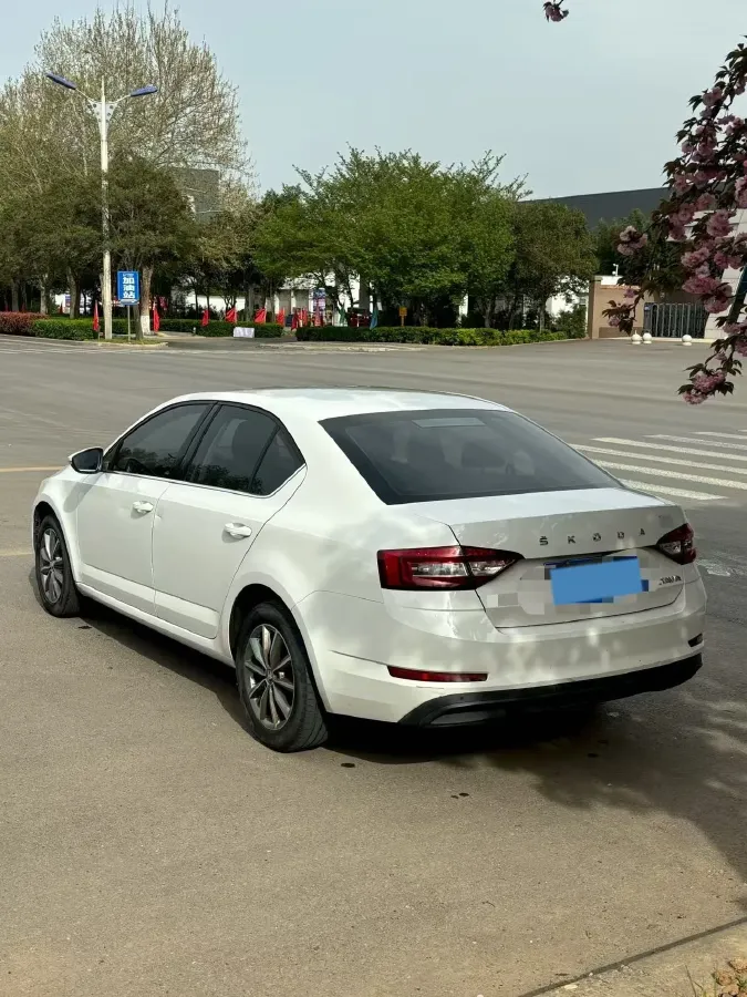 2021 Skoda Octavia 1.5L 113HP L4 6AT,autocango,china used car exporter,china ev exporter,chinese used car exporter,chinese used ev exporter