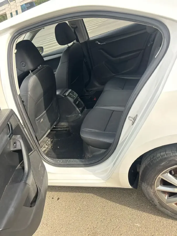 2021 Skoda Octavia 1.5L 113HP L4 6AT,autocango,china used car exporter,china ev exporter,chinese used car exporter,chinese used ev exporter