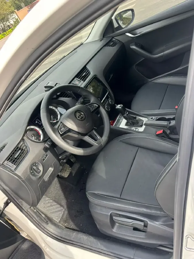 2021 Skoda Octavia 1.5L 113HP L4 6AT,autocango,china used car exporter,china ev exporter,chinese used car exporter,chinese used ev exporter