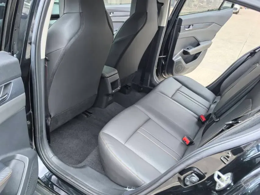 2024 DongFeng Aeolus YiXuan 1.5L 125HP L4 6DCT,autocango,china used car exporter,china ev exporter,chinese used car exporter,chinese used ev exporter