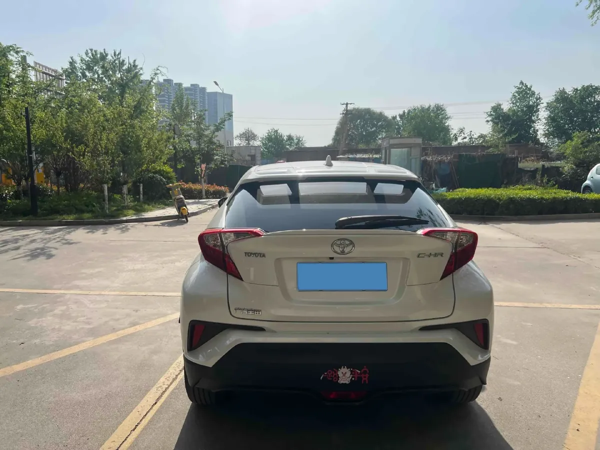 2018 Toyota C-HR 2.0L 171HP L4 CVT,autocango,china used car exporter,china ev exporter,chinese used car exporter,chinese used ev exporter