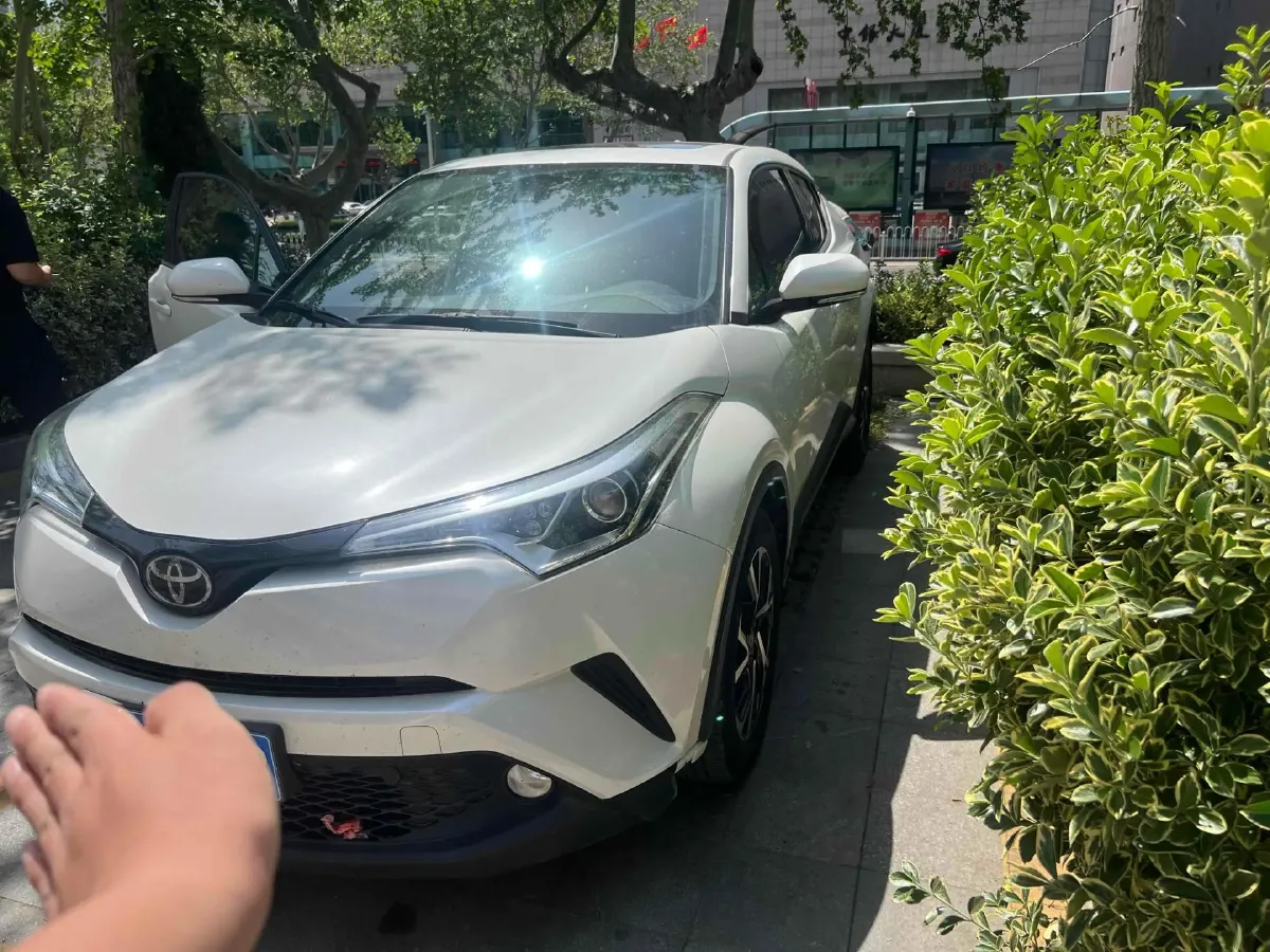 2018 Toyota C-HR 2.0L 171HP L4 CVT,autocango,china used car exporter,china ev exporter,chinese used car exporter,chinese used ev exporter