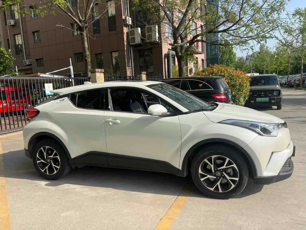 2018 Toyota C-HR 2.0L 171HP L4 CVT,autocango,china used car exporter,china ev exporter,chinese used car exporter,chinese used ev exporter