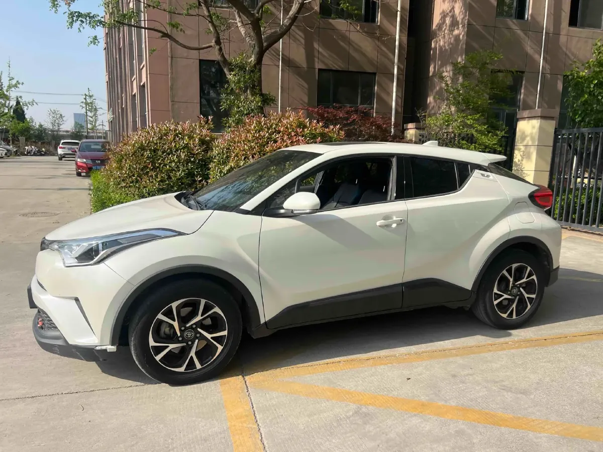 2018 Toyota C-HR 2.0L 171HP L4 CVT,autocango,china used car exporter,china ev exporter,chinese used car exporter,chinese used ev exporter