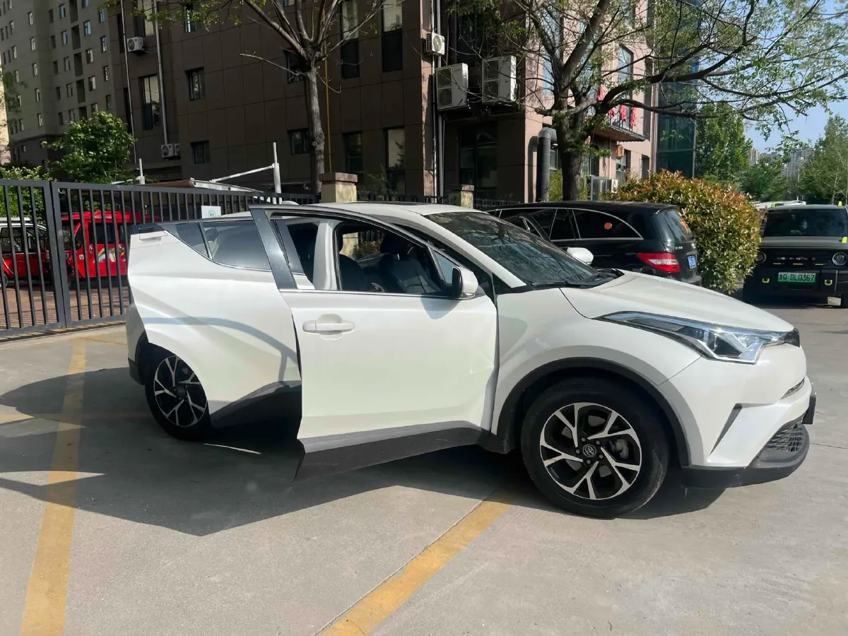 2018 Toyota C-HR 2.0L 171HP L4 CVT,autocango,china used car exporter,china ev exporter,chinese used car exporter,chinese used ev exporter