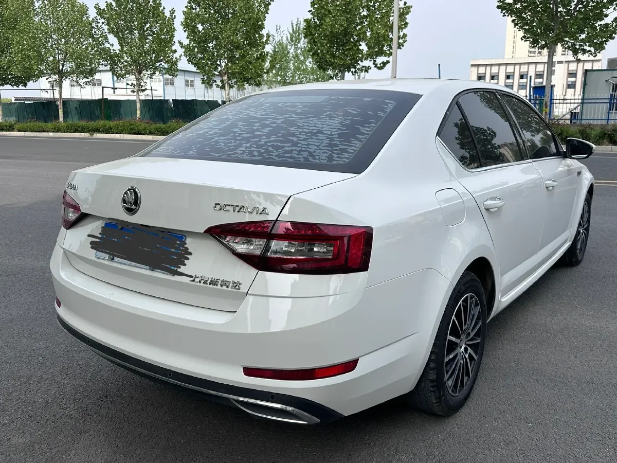 2019 Skoda Octavia 1.5L 116HP L4 5MT,autocango,china used car exporter,china ev exporter,chinese used car exporter,chinese used ev exporter