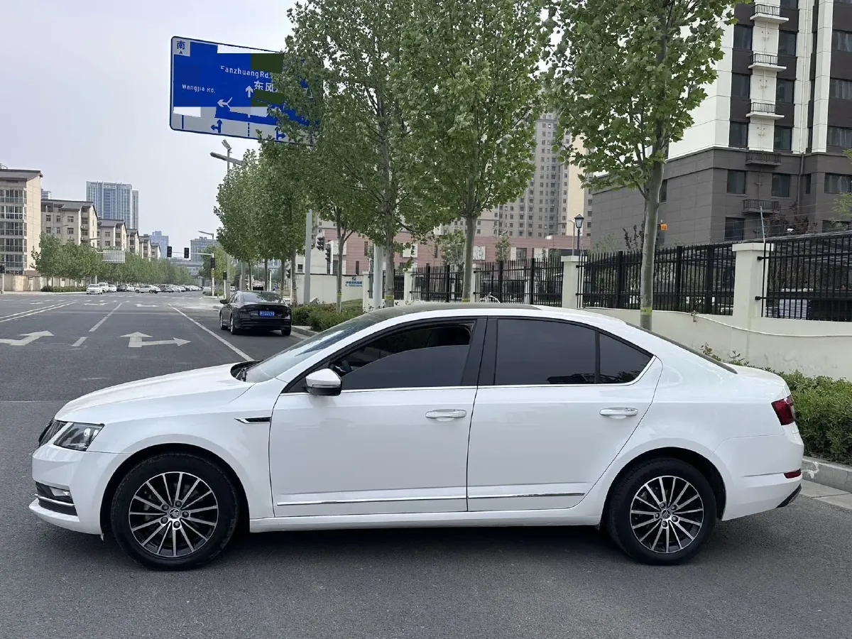 2019 Skoda Octavia 1.5L 116HP L4 5MT,autocango,china used car exporter,china ev exporter,chinese used car exporter,chinese used ev exporter