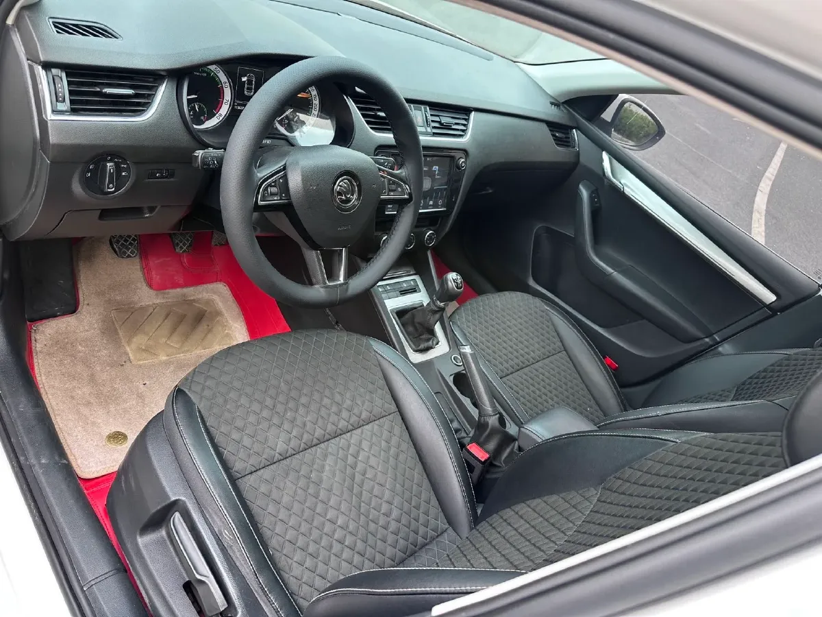 2019 Skoda Octavia 1.5L 116HP L4 5MT,autocango,china used car exporter,china ev exporter,chinese used car exporter,chinese used ev exporter