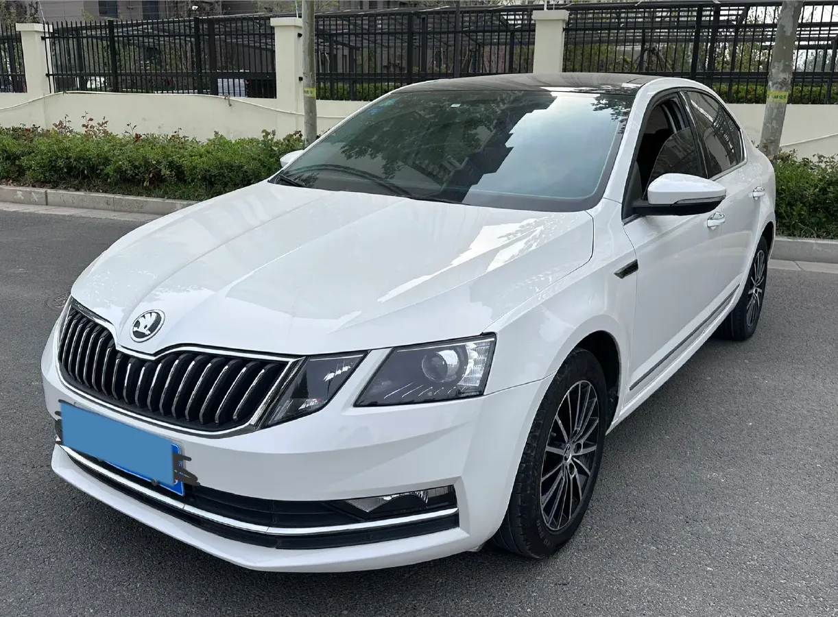 2019 Skoda Octavia 1.5L 116HP L4 5MT,autocango,china used car exporter,china ev exporter,chinese used car exporter,chinese used ev exporter
