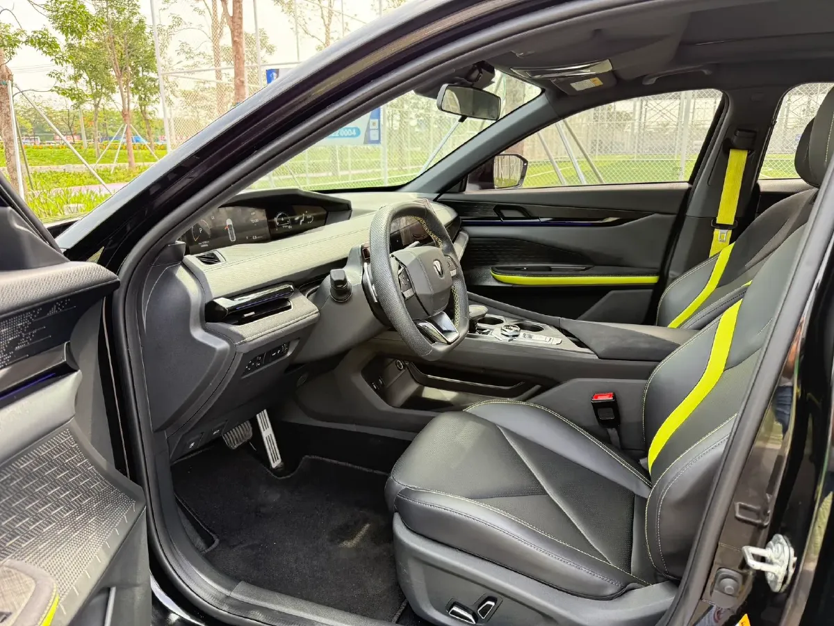 2023 ChangAn UNI-V 1.5T 188HP L4 7DCT,autocango,china used car exporter,china ev exporter,chinese used car exporter,chinese used ev exporter