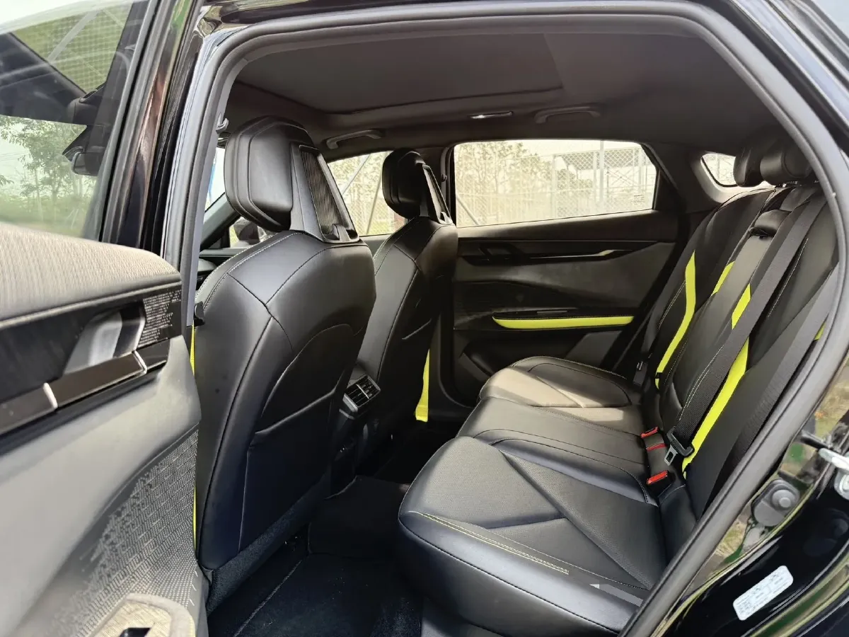 2023 ChangAn UNI-V 1.5T 188HP L4 7DCT,autocango,china used car exporter,china ev exporter,chinese used car exporter,chinese used ev exporter