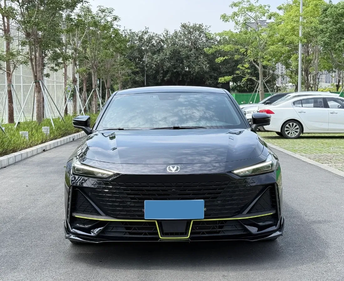 2023 ChangAn UNI-V 1.5T 188HP L4 7DCT,autocango,china used car exporter,china ev exporter,chinese used car exporter,chinese used ev exporter