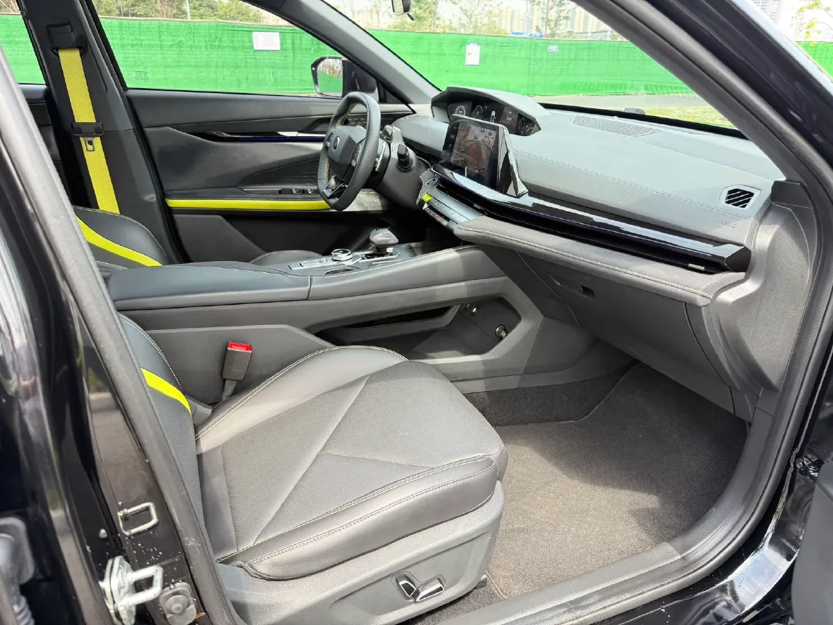 2023 ChangAn UNI-V 1.5T 188HP L4 7DCT,autocango,china used car exporter,china ev exporter,chinese used car exporter,chinese used ev exporter