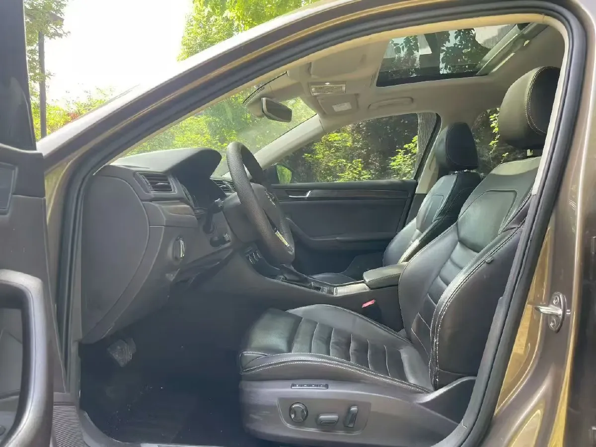 2018 Skoda Kodiak 1.8T 180HP L4 7DCT,autocango,china used car exporter,china ev exporter,chinese used car exporter,chinese used ev exporter