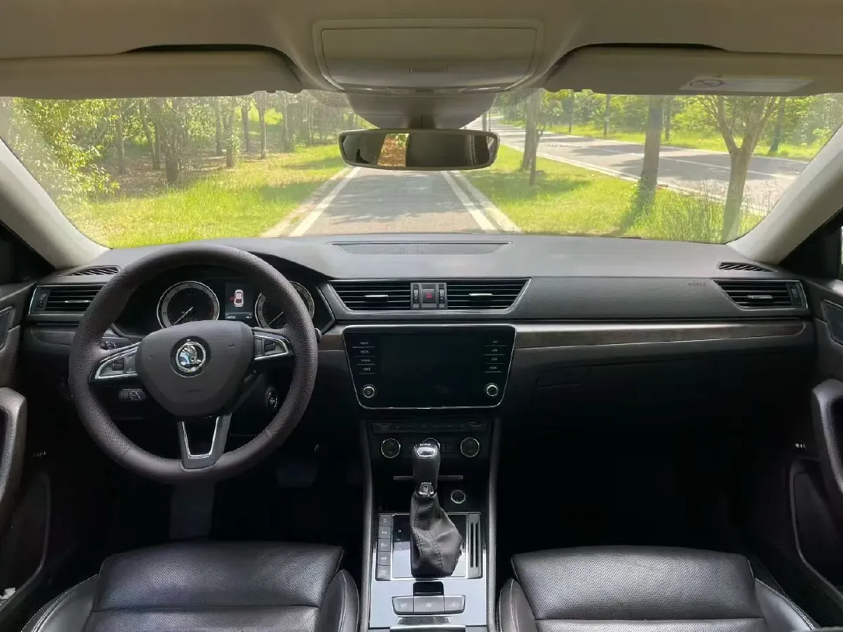 2018 Skoda Kodiak 1.8T 180HP L4 7DCT,autocango,china used car exporter,china ev exporter,chinese used car exporter,chinese used ev exporter