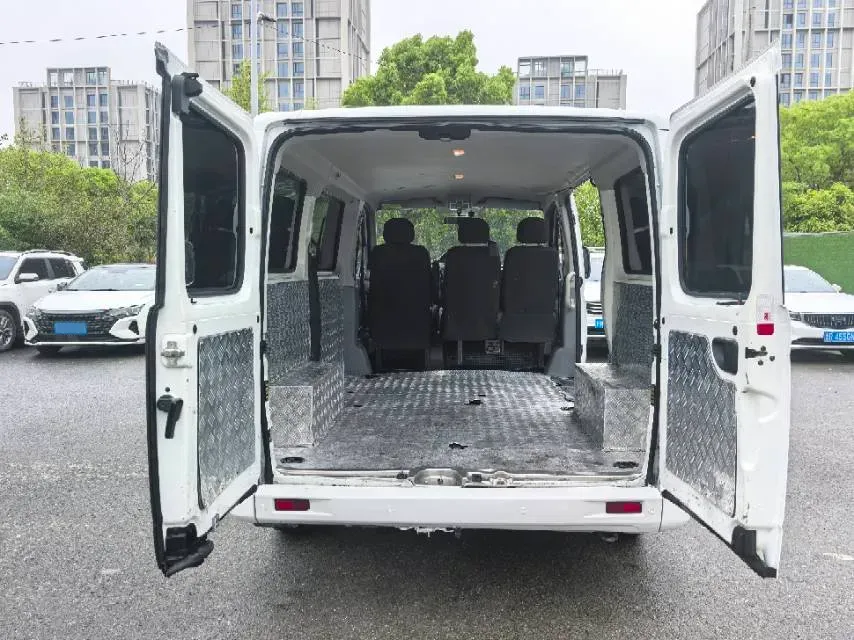 2021 MAXUS XinTu V80 2.0T 139HP L4 6MT,autocango,china used car exporter,china ev exporter,chinese used car exporter,chinese used ev exporter
