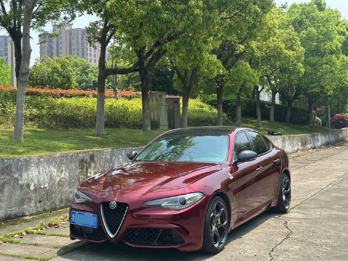 2020 Alfa Romeo Giulia 2.0T 280HP L4 8AT,autocango,china used car exporter,china ev exporter,chinese used car exporter,chinese used ev exporter
