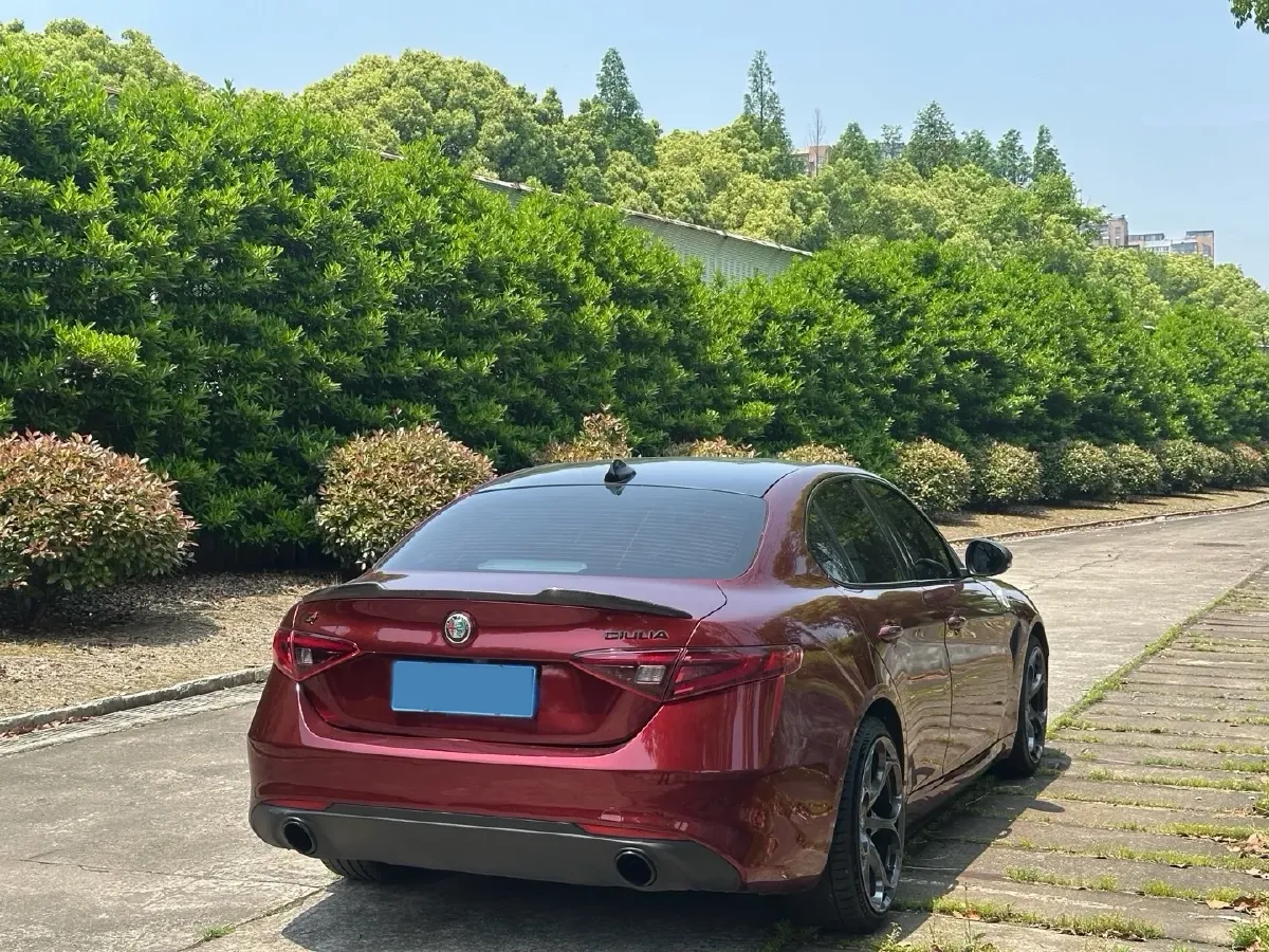 2020 Alfa Romeo Giulia 2.0T 280HP L4 8AT,autocango,china used car exporter,china ev exporter,chinese used car exporter,chinese used ev exporter